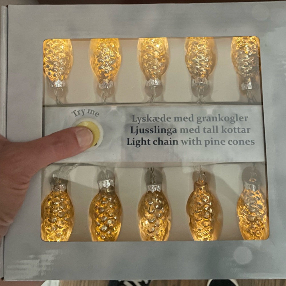 NIB Silver Pinecone Lightchain Decoration